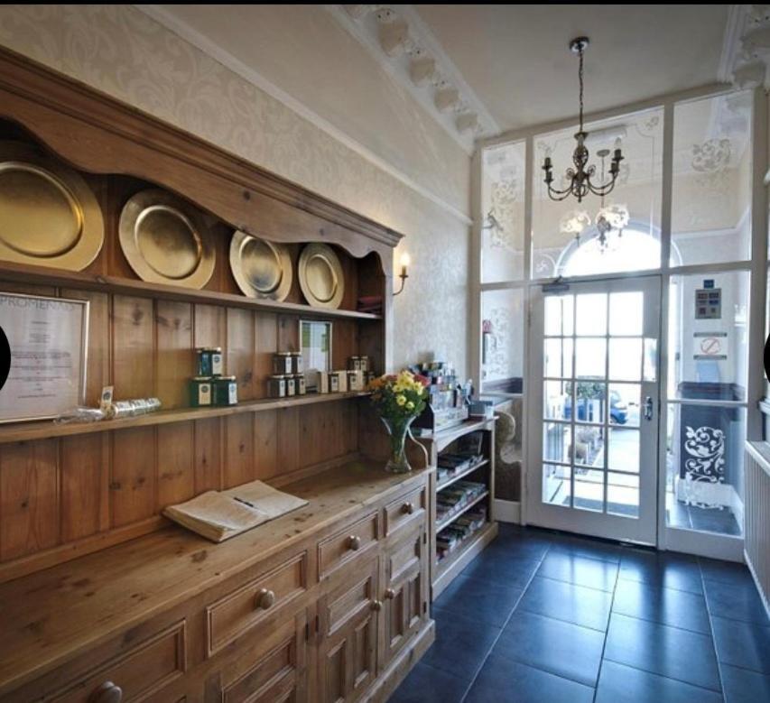 Promenad Bed & Breakfast Лландидно Экстерьер фото